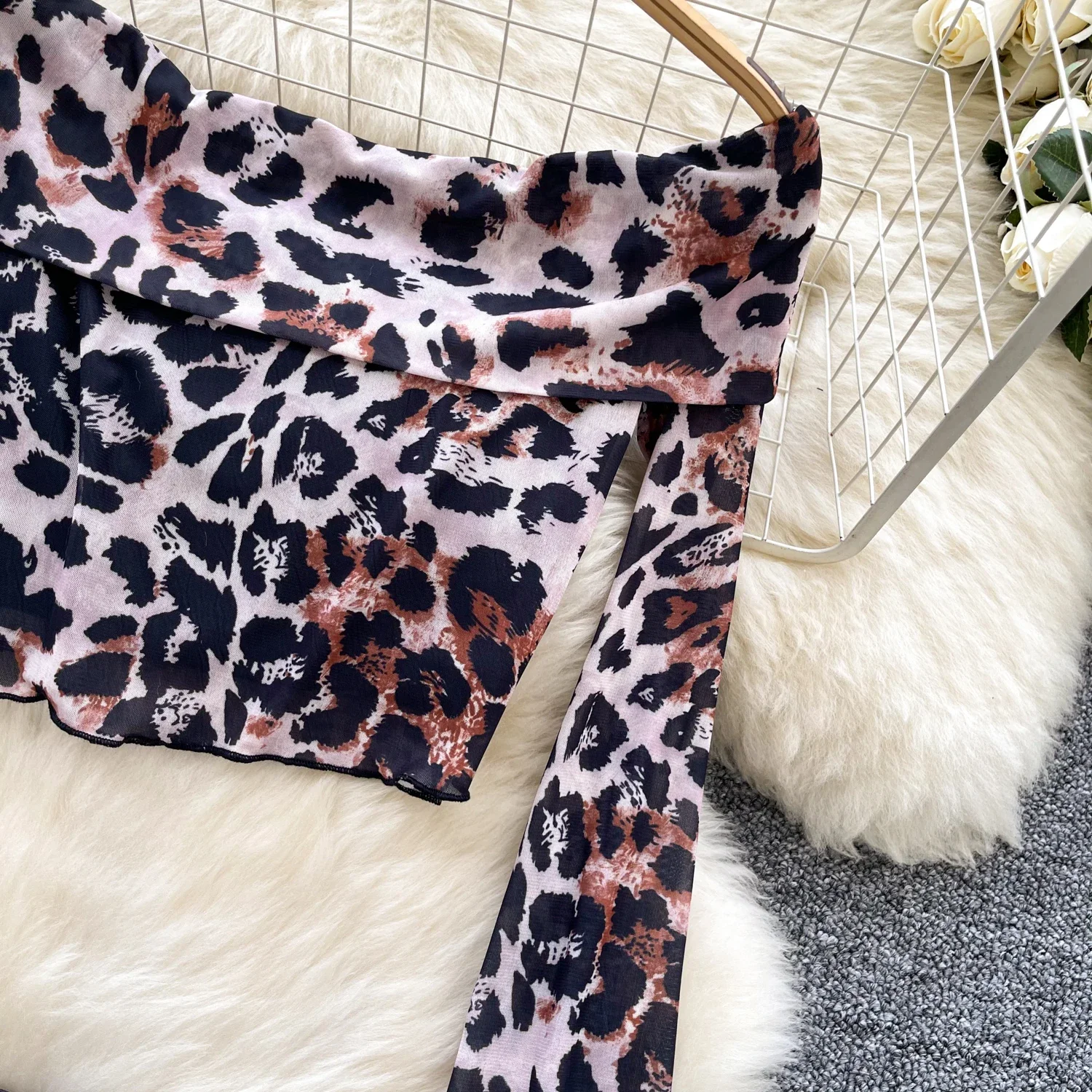 Сексуальный укороченный топ с длинными рукавами и леопардовым принтом короткая