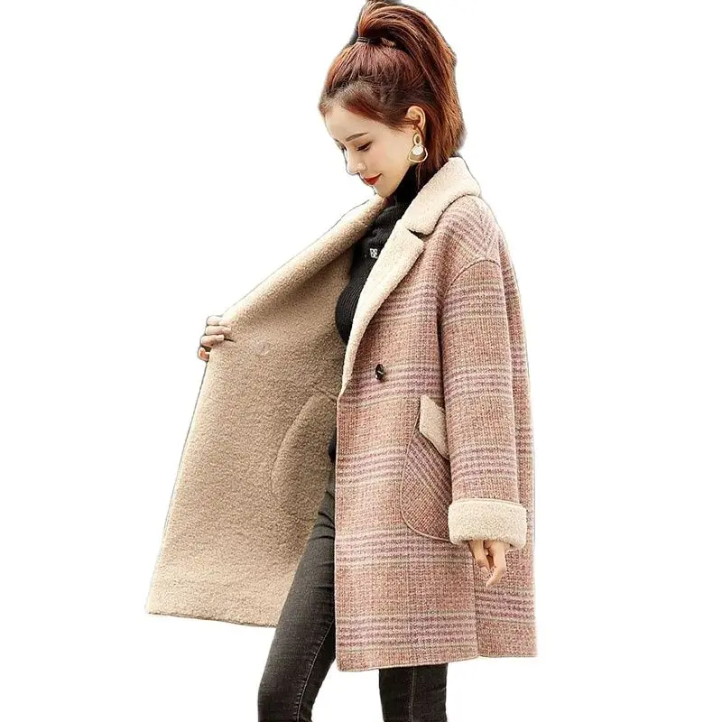 

Женское шерстяное пальто, зимняя куртка, новинка 2022, модное клетчатое пальто средней длины, утепленное шерстяное пальто, женская верхняя од...