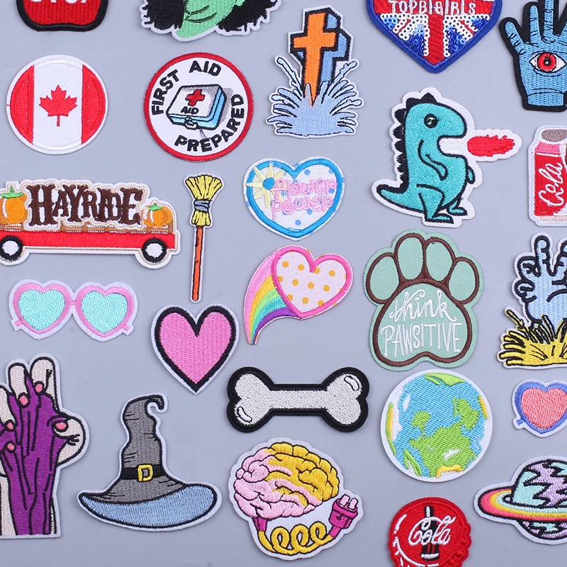 

Cartoon Christmas Character Embroidered Patches for Clothing Thermoadhesive Patches Diy Kawaii Anime Badges Velcro Sew on Patch