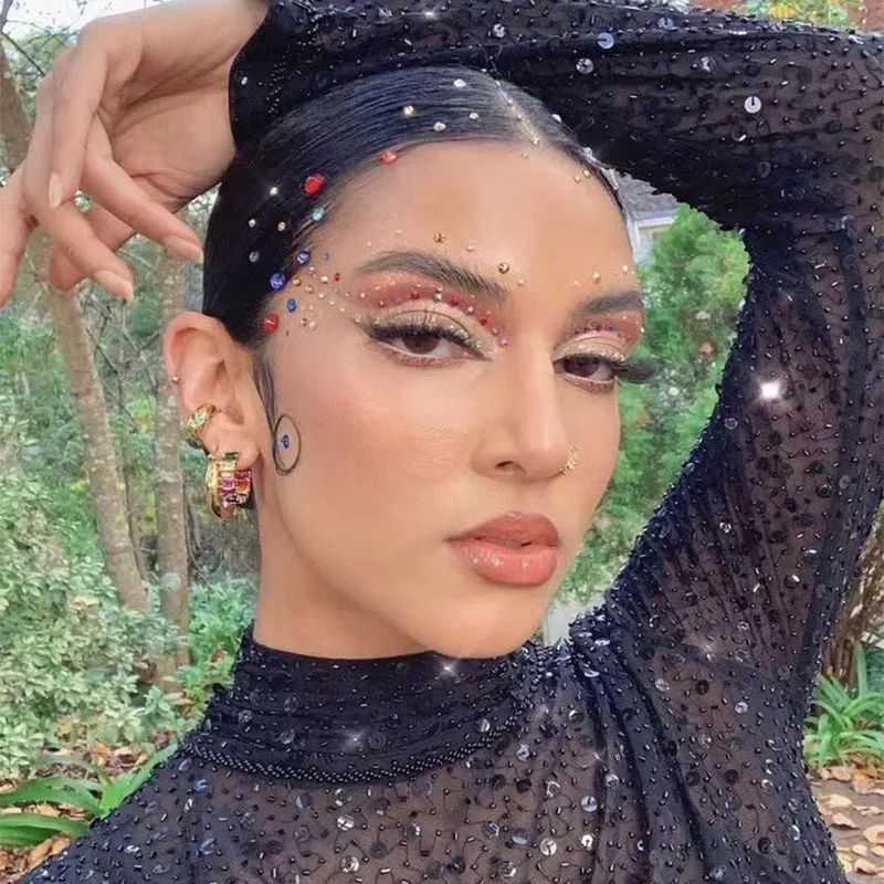 Рисунок 3 - Новые яркие наклейки для лица