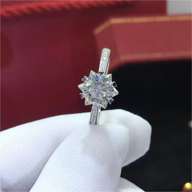 

Classic Ladies Mirco-inlaid Snowflower Shaped Crystal Rhinestone Zircon Female Wedding Engagament Opening Ring Jewelry