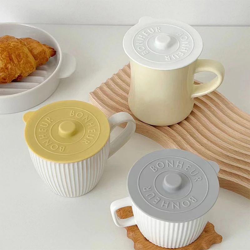 Силиконовая крышка с бледной тенью для чашек