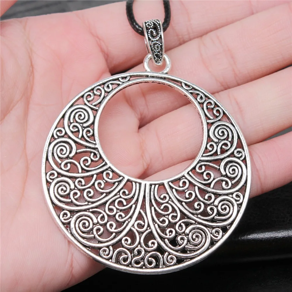 

Dropshipping Antique Silver Color 60x60mm Hollow Flower Crescent Pendant Faux Black Leather Rope Chain Necklace