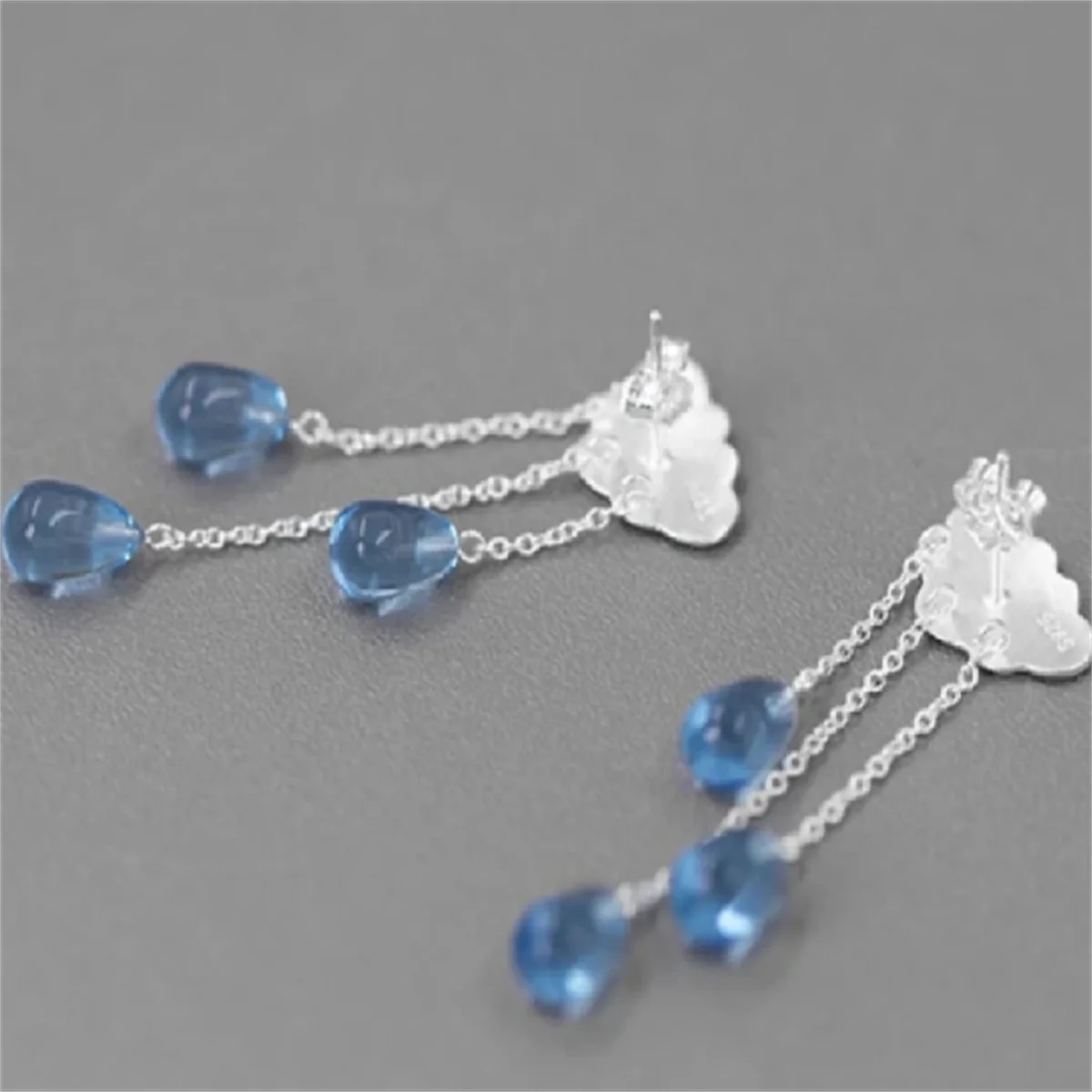 

New Simple Fashion Trend Exquisite Elegant Temperament Hot Selling Cloud Blue Gem Raindrop Female Earrings Jewelry Wholesale