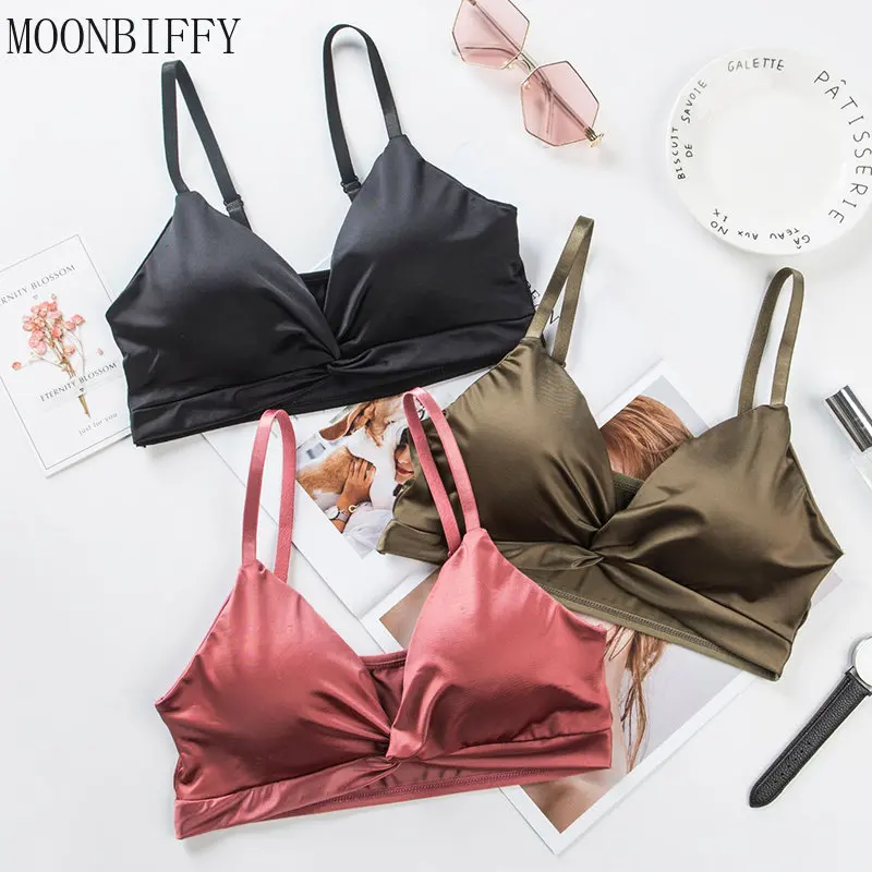 

Бюстгальтер женский атласный с чашками пуш-ап и регулируемыми бретелями