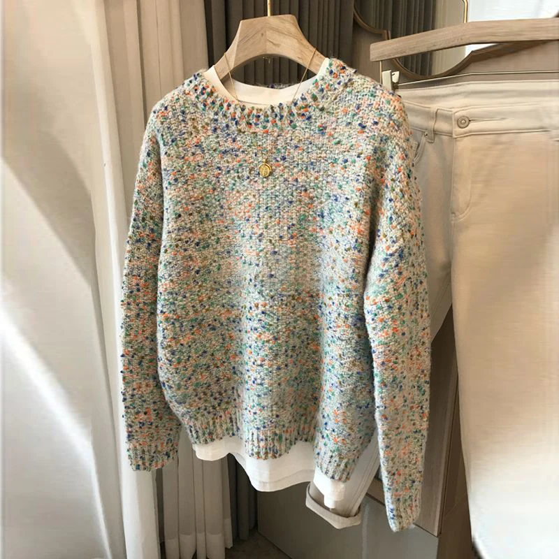 Женский свитер с круглым вырезом длинным рукавом и