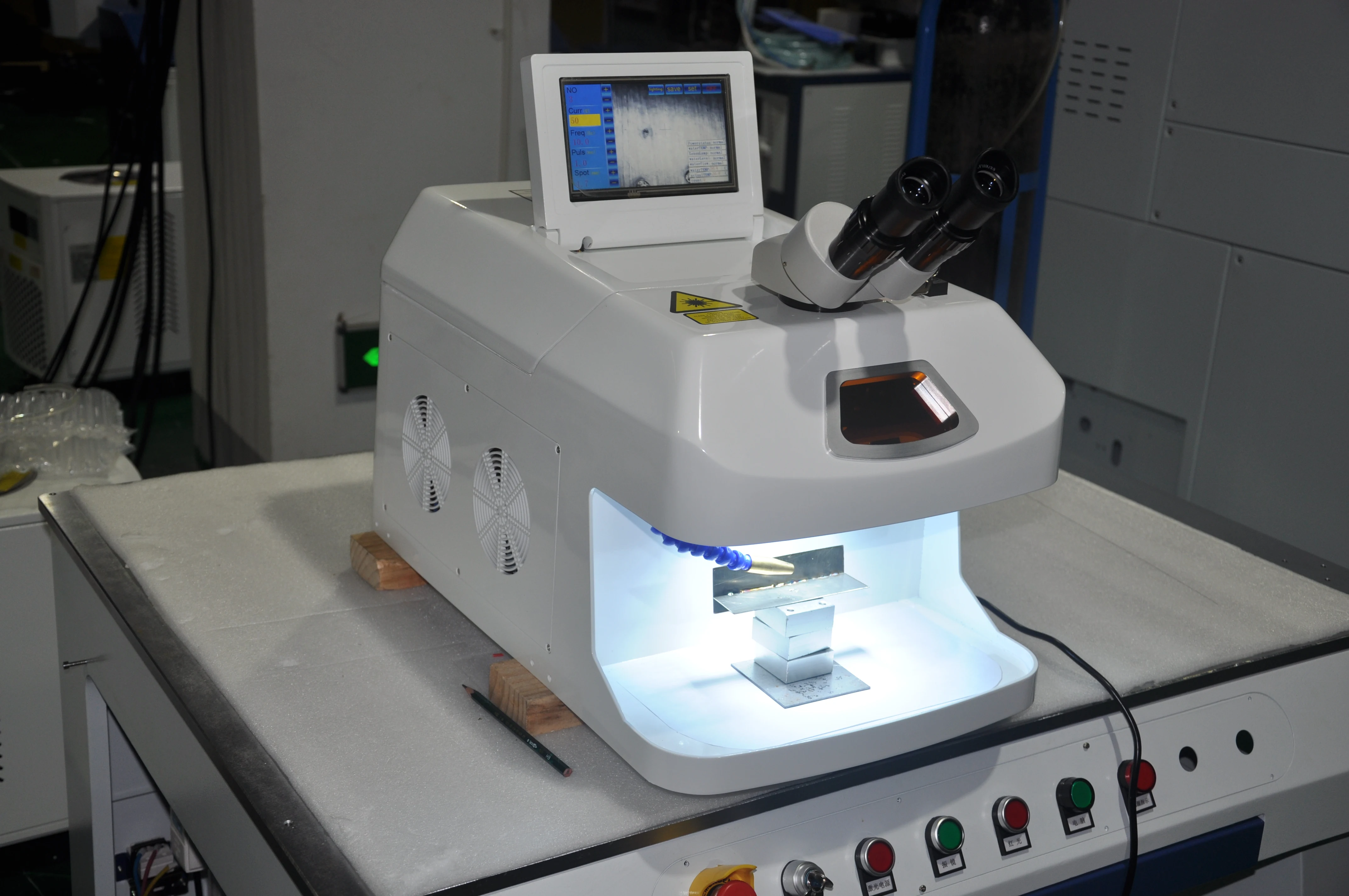 

Портативный лазерный сварочный аппарат BAIKEOPTO 200 Вт