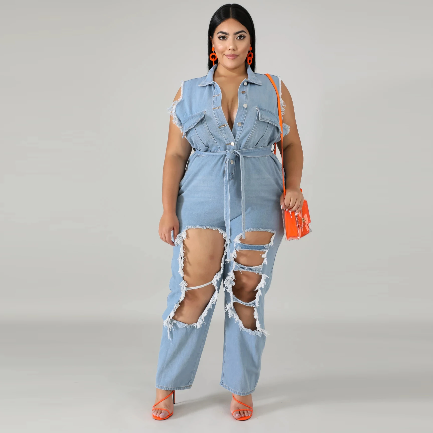 Рисунок 2 - Женский джинсовый комбинезон