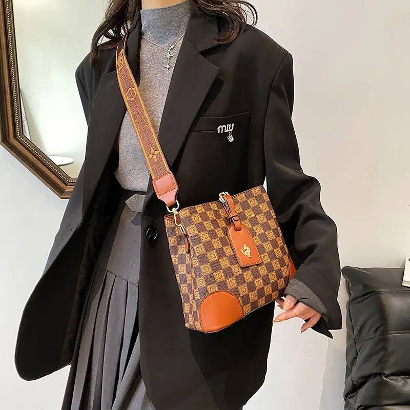 Popular Bag 2023 New Fashionable Crossbody Bag Box Popular Bucket Bag