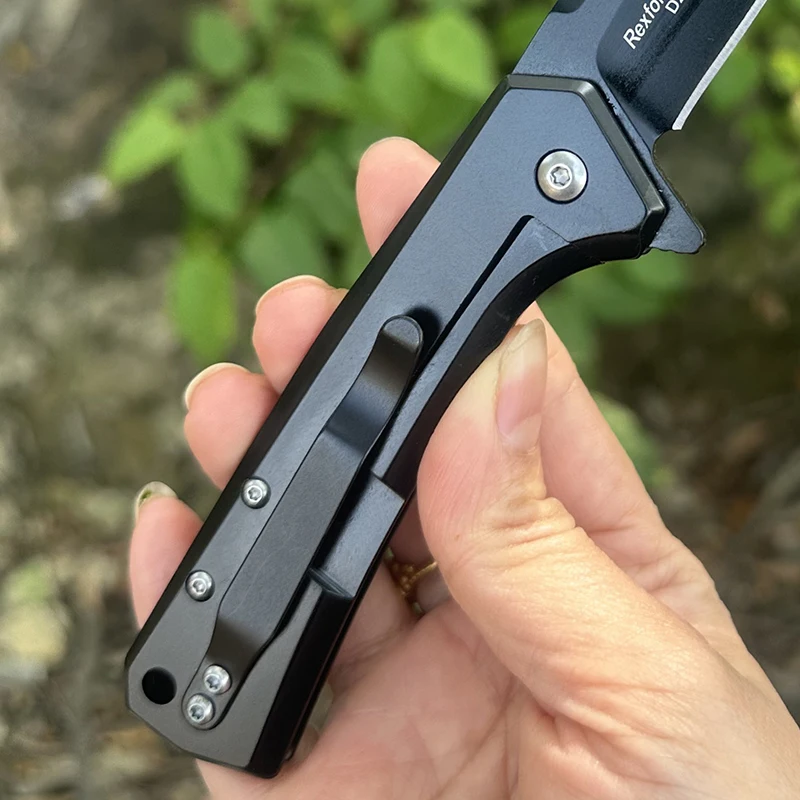 Лезвие 0808 выполнено из нержавеющей стали S35VN с снятой титановой ручкой и