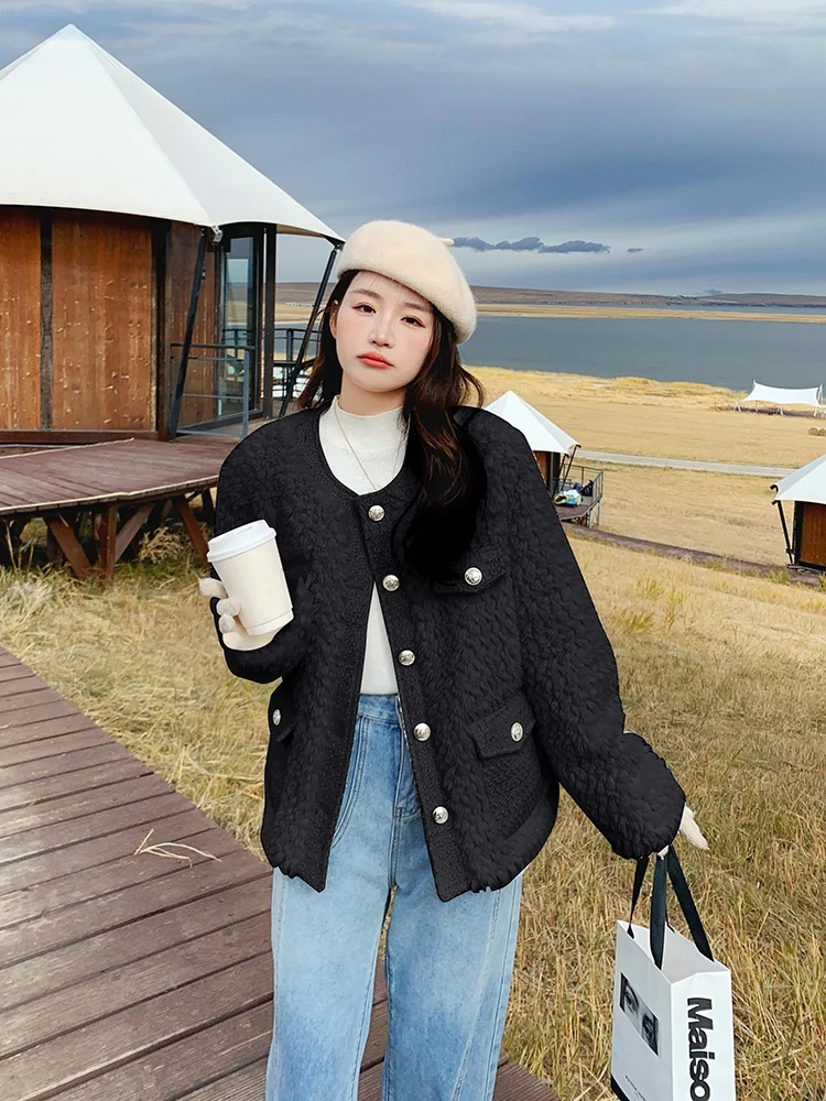 Женская верхняя одежда из овечьей шерсти небольшого дизайна новинка зимы 2024