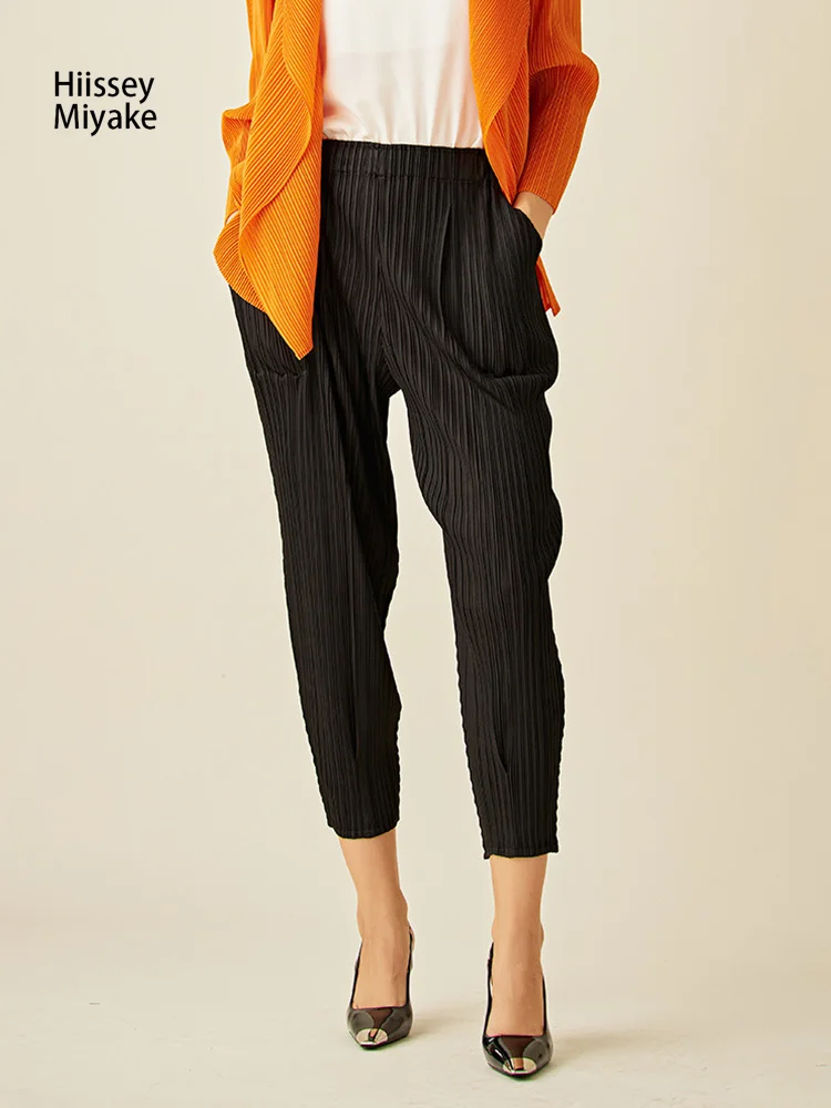 

HiIssey Miyake 2023 Spring Models Fashion Design Women High Waist Pleated Outdoor Casual Style Solid Color Nine-point Pants