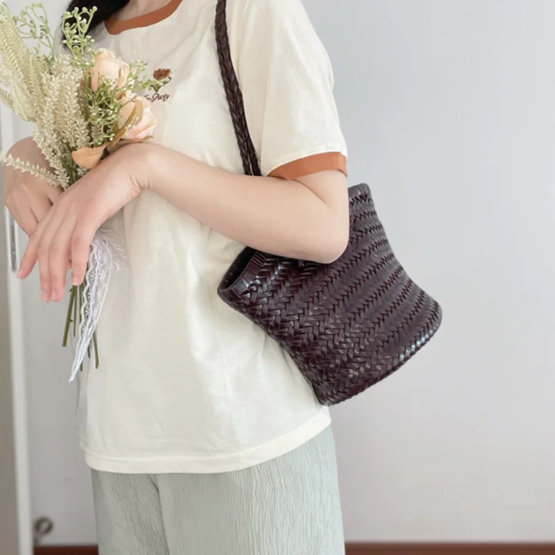 Cowhide hand-woven shoulder bag retro leather woven bucket bag Single shoulder vegetable basket bag female
