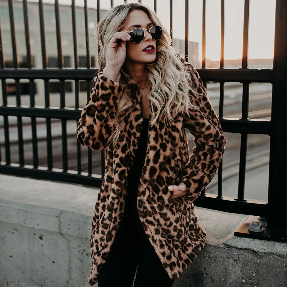 Women's Leather Fur Coat Winter Warm Fashion Leopard Artificial Fur Coat Polo Collar Jacket Women Faux Fur Coat