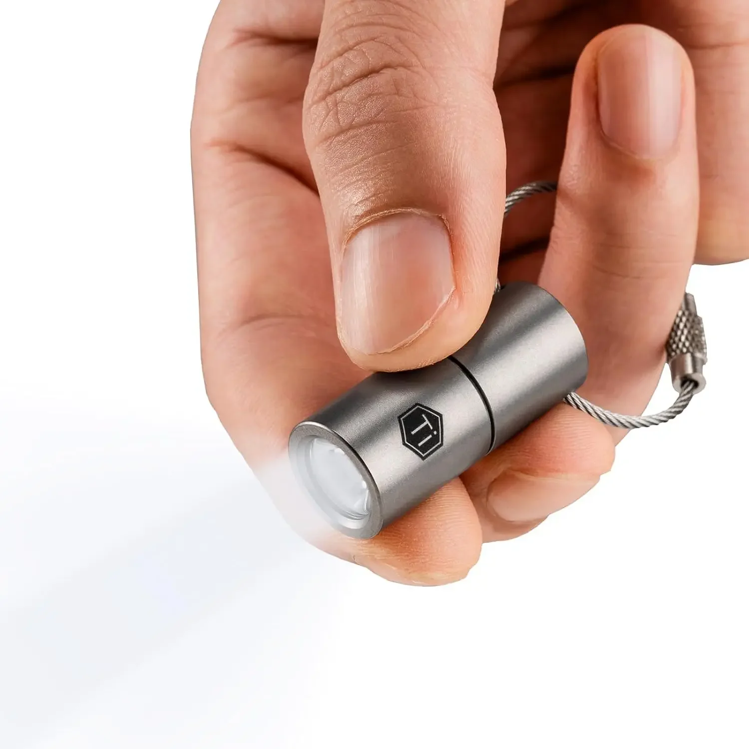 Фото Фонарик KeyUnity KF03 Titanium Nano, на батарейке LR44, 100 люмен, 5 Вт, светодиодный, на брелоке №1
