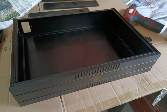 Алюминиевый корпус усилителя мощности 430*308*90 мм