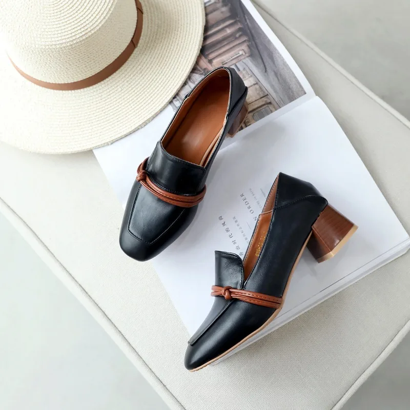 Женские туфли на толстом каблуке в стиле ретро