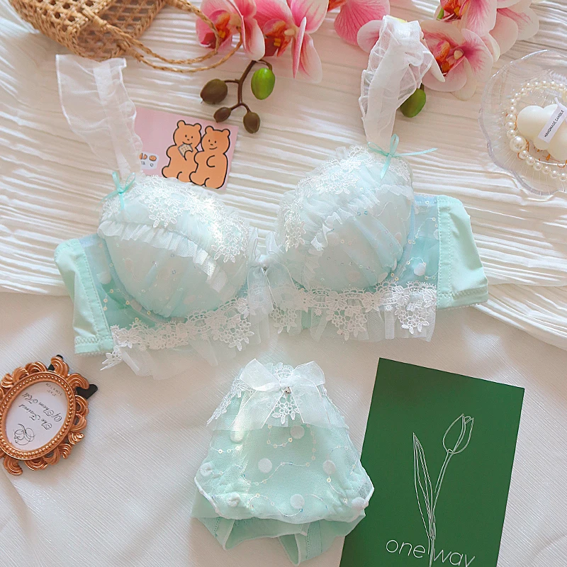 Комплект женского кружевного нижнего белья с чашками пуш-ап и блестками