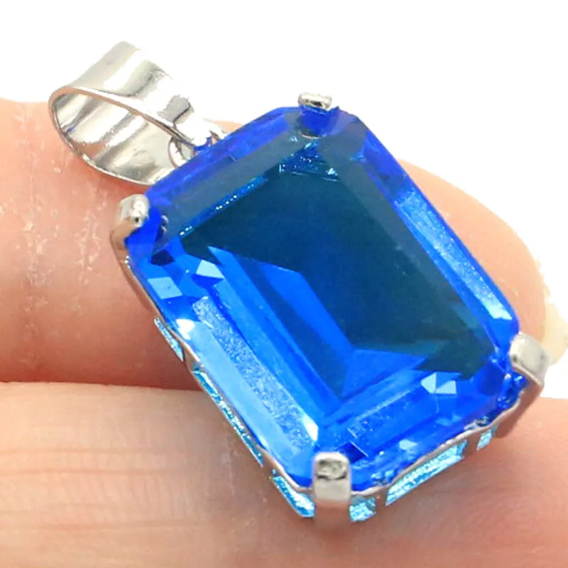 

Женский кулон из серебра 4,5 пробы, 925 г