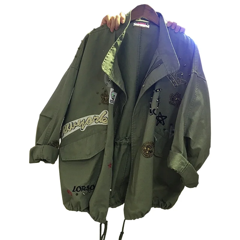 

Куртка женская демисезонная с вышивкой и заклепками, на молнии