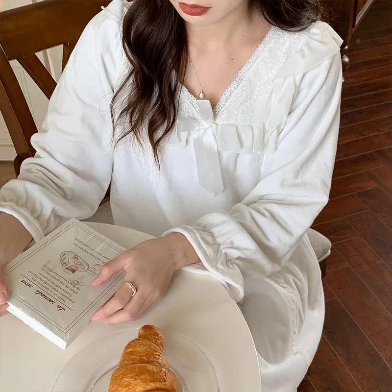 Women's Flannel Long Sleeve Nightgown Palace Style Retro Lace Princess Fleece Pajamas Household Spring Autumn Winter Night Dress