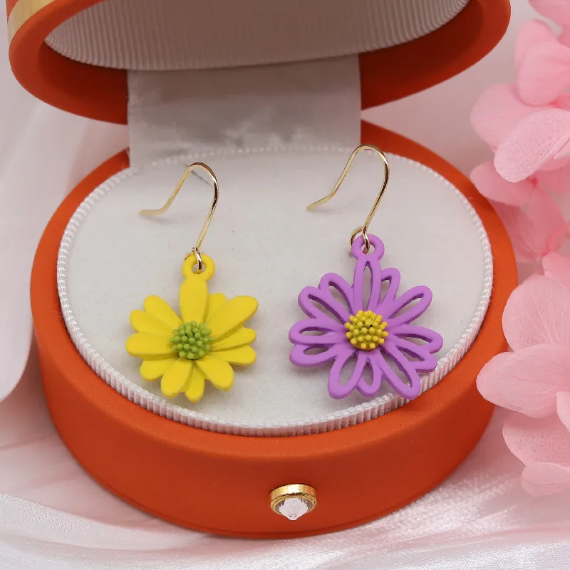

Korea New Fashion Jewelry Sweet Hollow Asymmetric Paint Flower Pendant Earrings Elegant Women Summer Style Beach Party Earrings