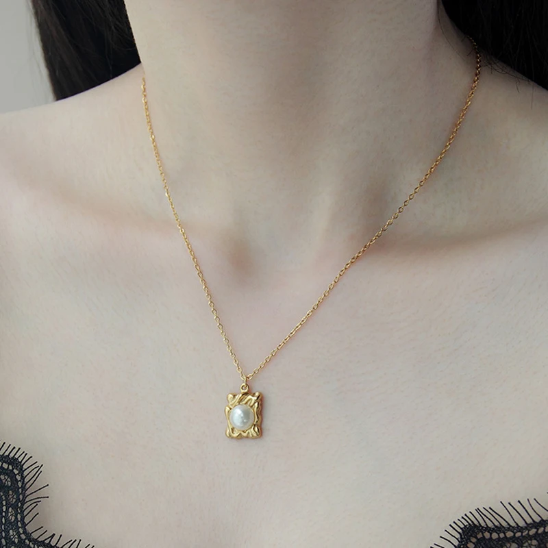 

Baroque Gold Plated Titanium Steel Square Pearl Pendant Necklaces for Women Clavicle Chain Necklaces Female Jewelry Gifts
