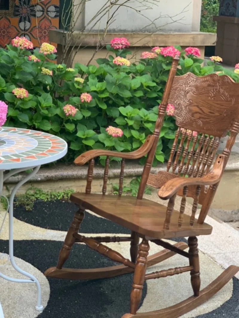 Винтажное кресло для отдыха деревянное взрослых