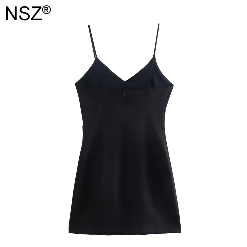 

Платье женское черное без рукавов на бретельках-спагетти