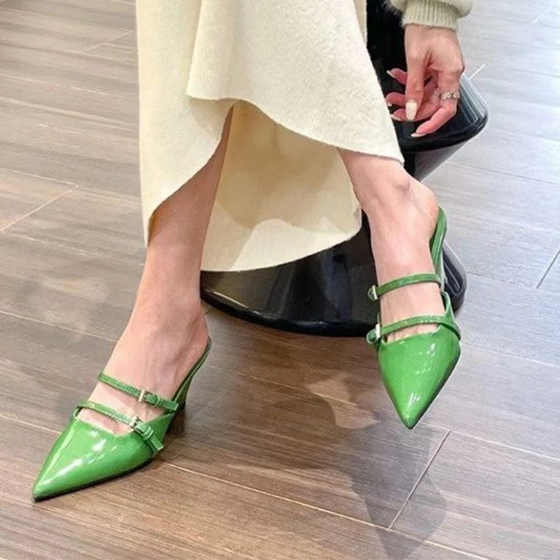 

Сандалии-гладиаторы женские с острым носком, босоножки классические с пряжкой, каблук средней высоты, модные шлепанцы, сланцы, лето