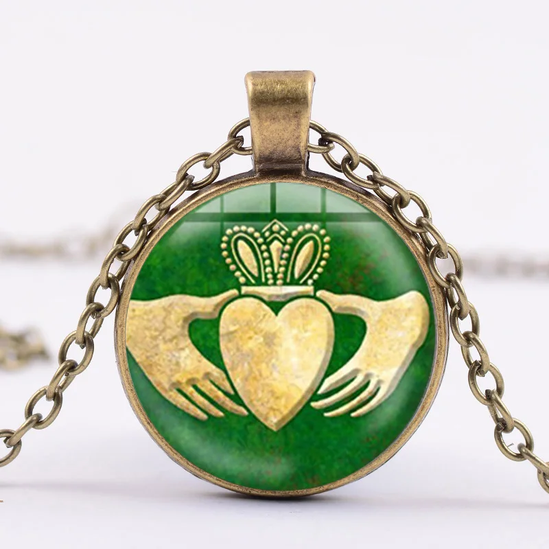 

Legend Claddagh Heart Necklace Irish Claddagh Celtic Knot Love Heart Hands Pattern Pendant Necklace Valentine's Day Jewelry