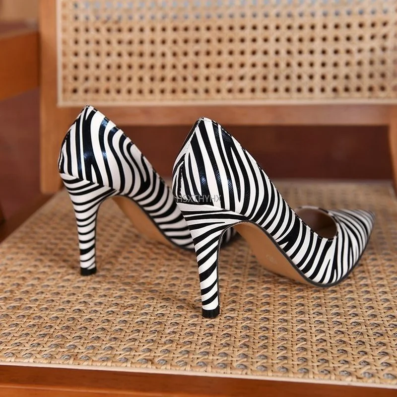 Сандалии женские на высоком каблуке пикантные босоножки со змеиным принтом