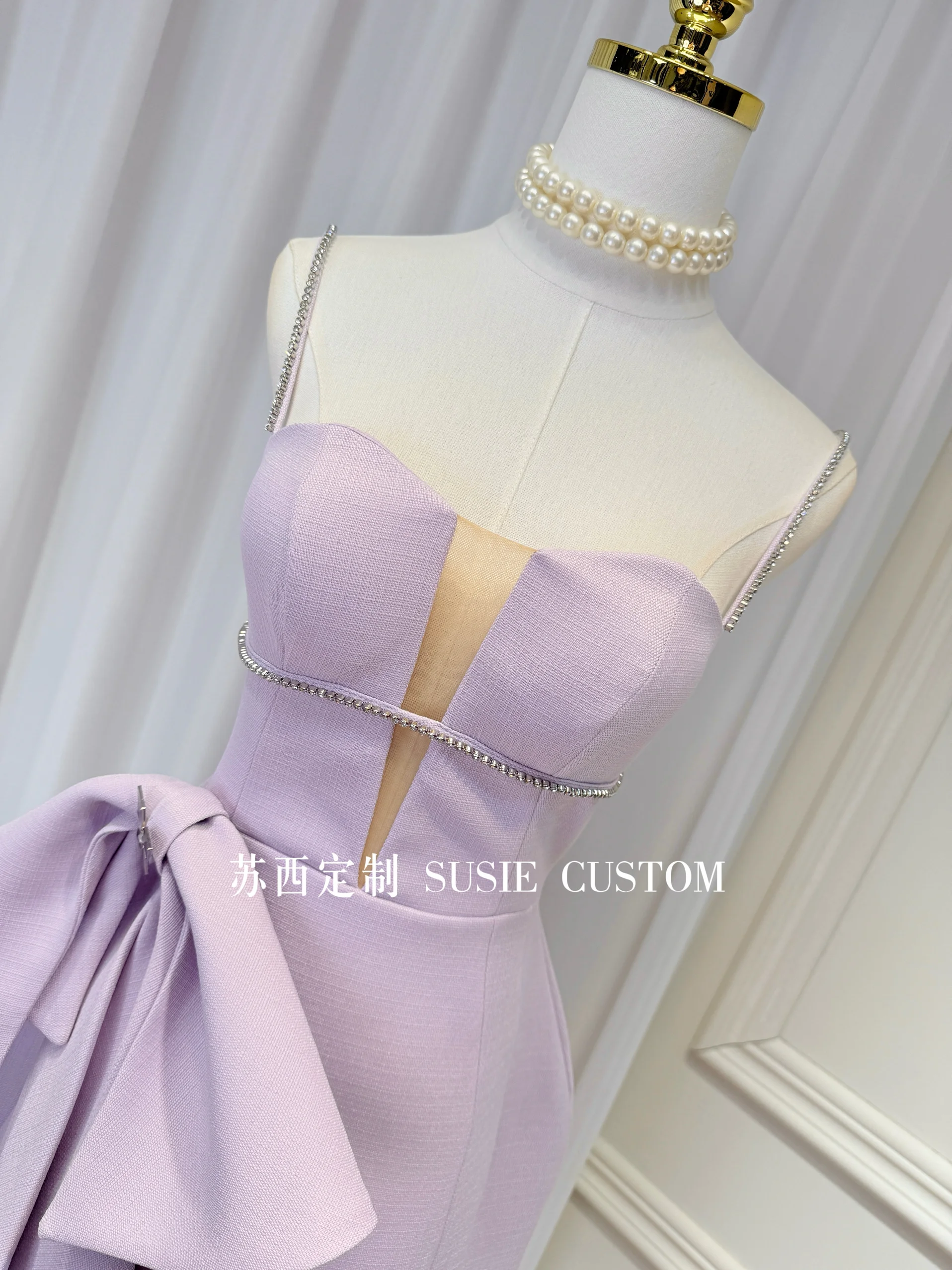 Французское элегантное светское сетчатое платье со стразами и v-образным вырезом