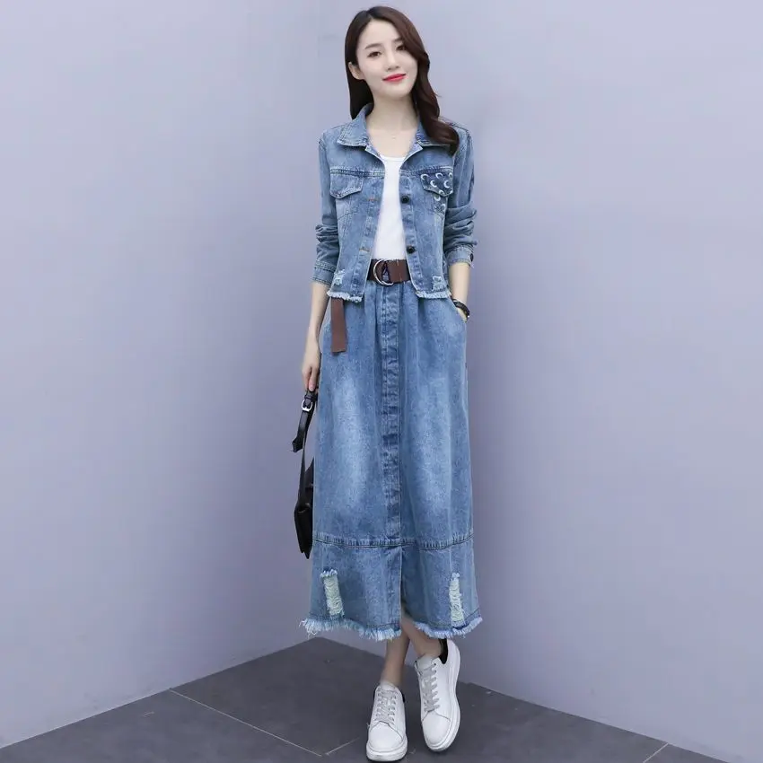 

Женский джинсовый костюм из двух предметов, голубой повседневный костюм в ковбойском стиле с потертостями, короткое пальто с заусенцами и джинсовая юбка, весна 2019