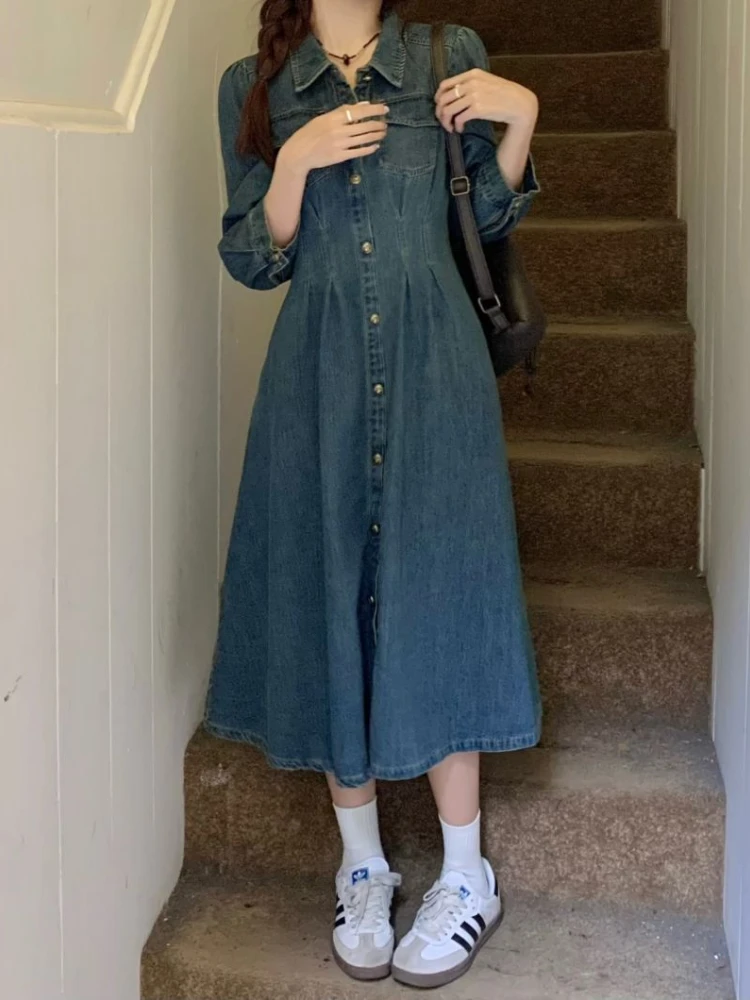 

Женское однобортное платье с отложным воротником, на пуговицах