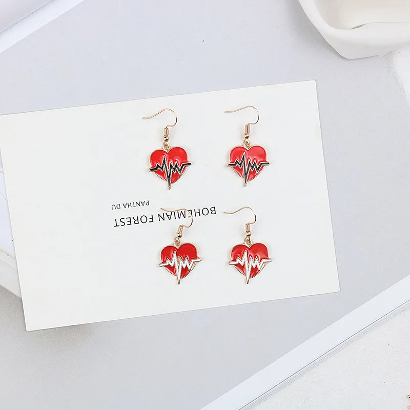 

Серьги-гвоздики в форме сердца, с подвесками