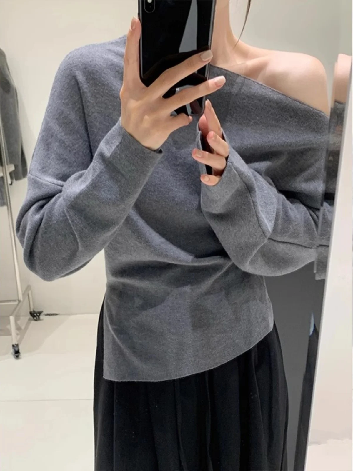 Стильная серая вязаная нижняя рубашка с открытыми плечами для женщин ранняя