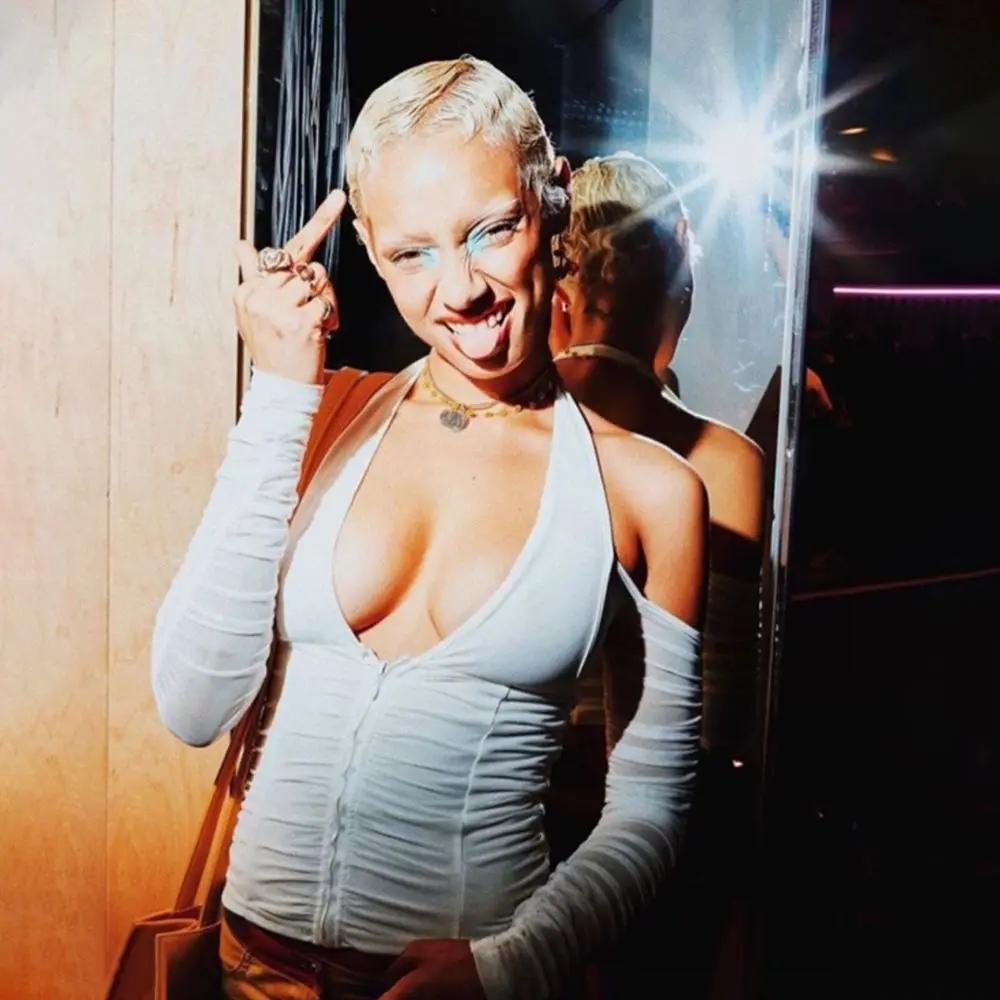 

Женская сетчатая рубашка с длинным рукавом и глубоким вырезом