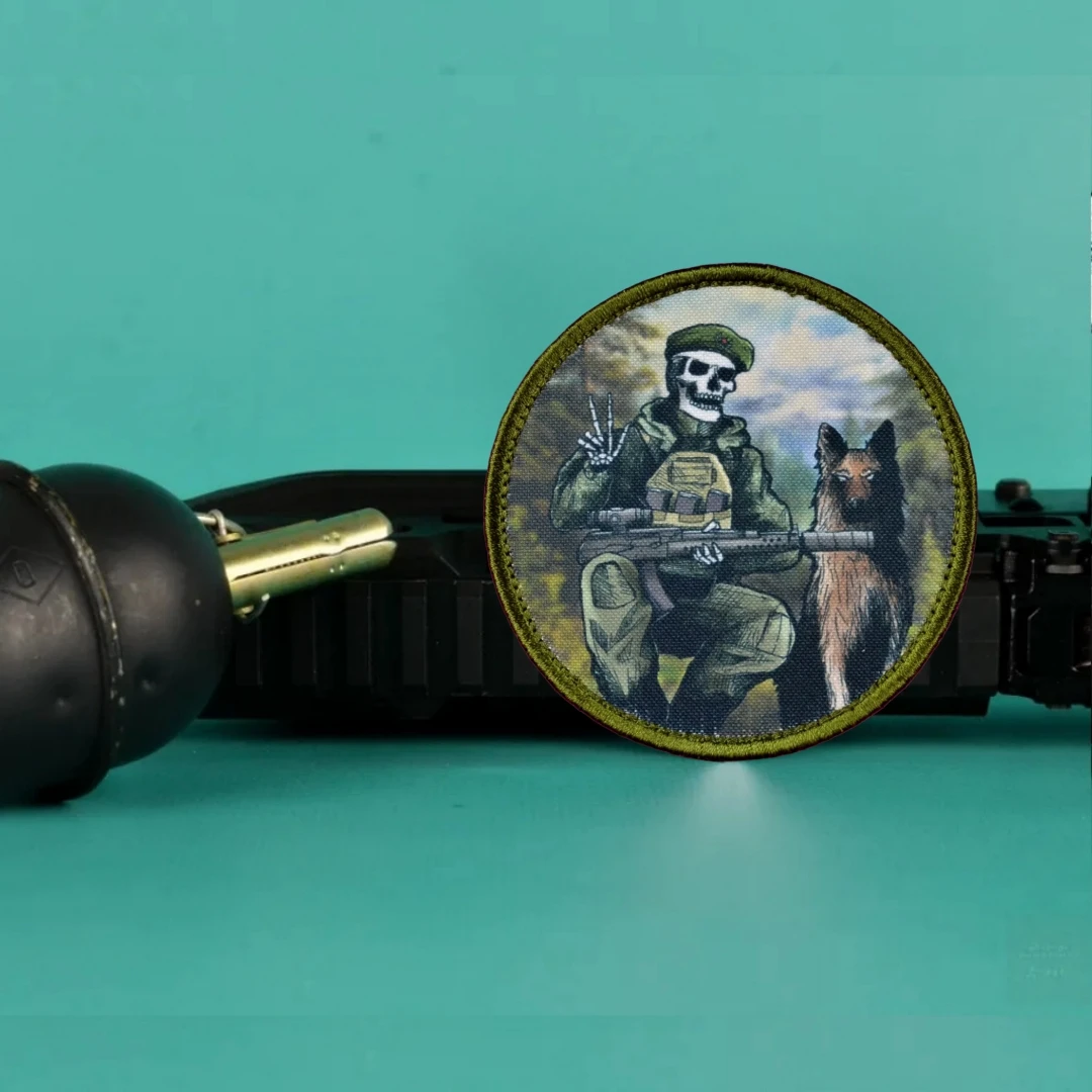 &quotБразовая гвардия&quot скелет солдат и патруль собака моральный значок