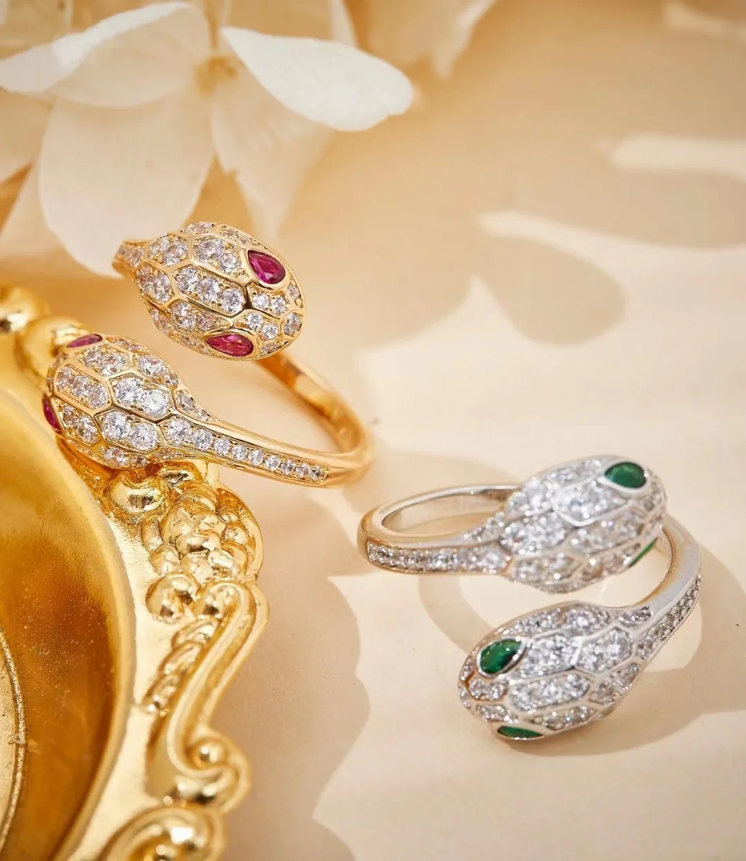 

Seiko модное Трендовое ретро-стильное двухстороннее кольцо в виде змеи, инкрустированное восемью сердечками и восемью стрелками из циркония