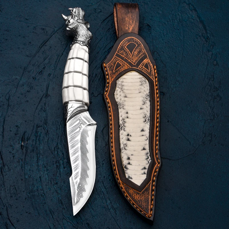 Охотничий нож ручной работы из дамасской стали с рогами и фиксированным лезвием