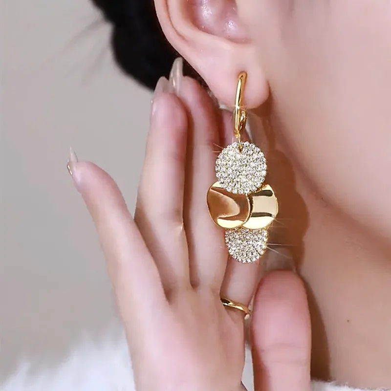 

Inlaid Zircon Golden Circle Sequins Earrings for Women Personality Fashion Daily Wear Accessories Party Jewelry Birthday Gift