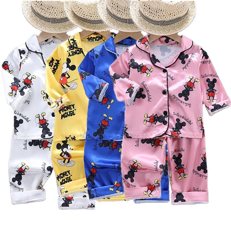 

Костюм детский демисезонный из футболки с длинным рукавом и Микки Мауса