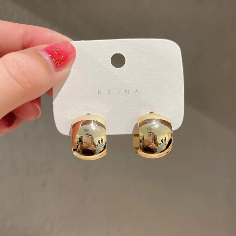 

2022 New Classic Small Metal Arc Women's Earrings Fashion Versatile Korean Jewelry Elegant Mini Daily Decoration Stud Earrings