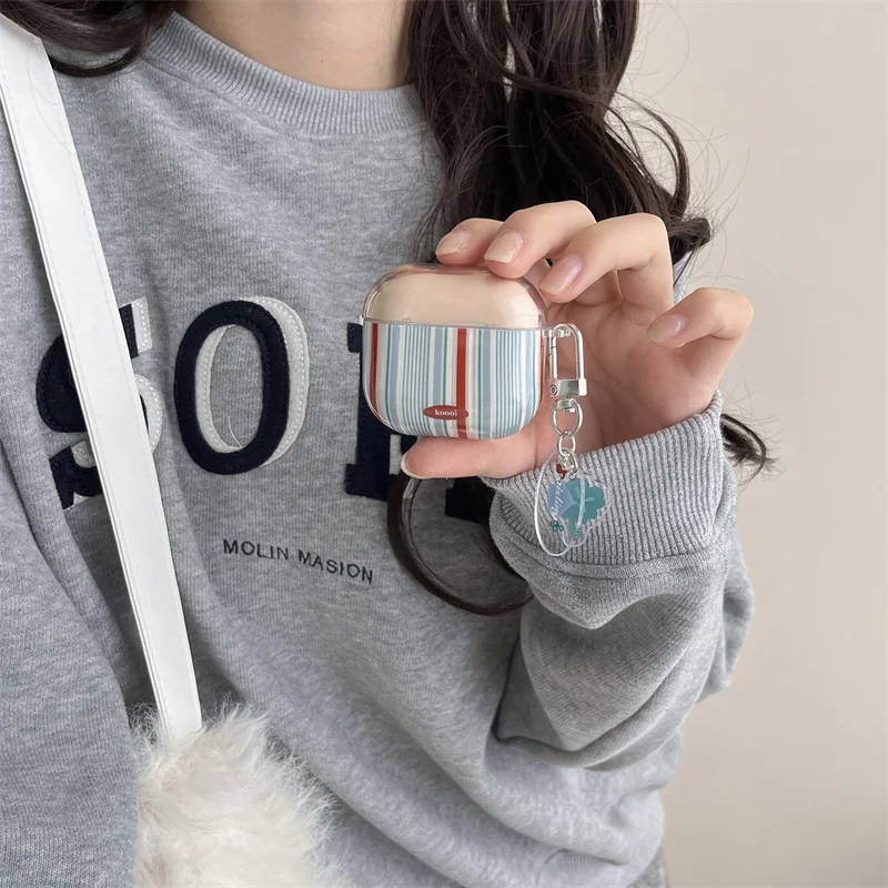 Защитный чехол для наушников в красный и синюю полоску с подвеской виде клевера