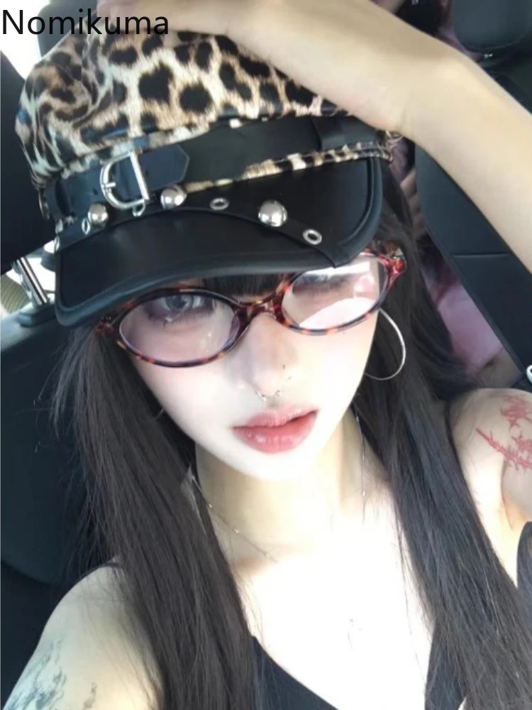 Модные восьмиугольные шапки с леопардовым принтом и заклепками пряжкой в стиле