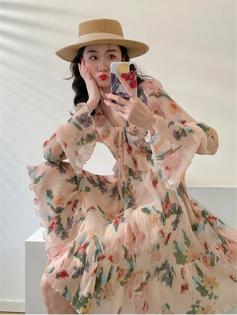 

Women Vintage Print Short Dresses 2023 Summer V-Neck Long Sleeve Pleated Dresses England Style Female Casual Robe Vestidos