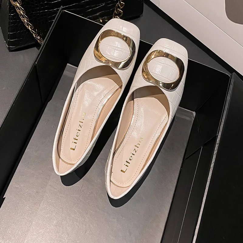 Plus Size 42 43 Women Pumps Med Heel Square Toe Pumps Office Lady Imitation Crocodile Leahter Shoes Big Gold Metal Chain Slip On