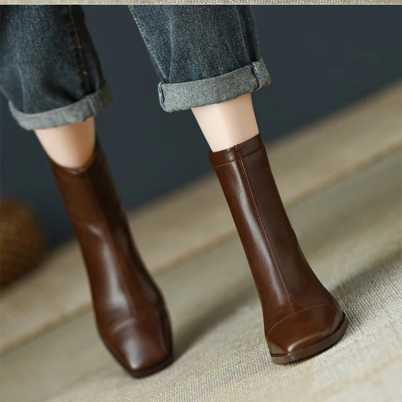 

Женские ботинки для верховой езды из искусственной кожи на толстом каблуке с острым носком весна-осень 2023 Модные женские повседневные боти...