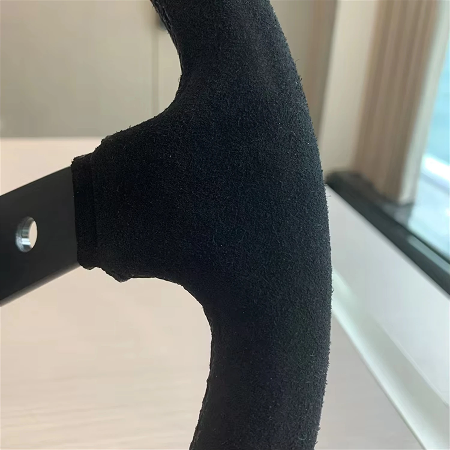 Замшевый руль TIYPEOR 350 мм черный глубина 90